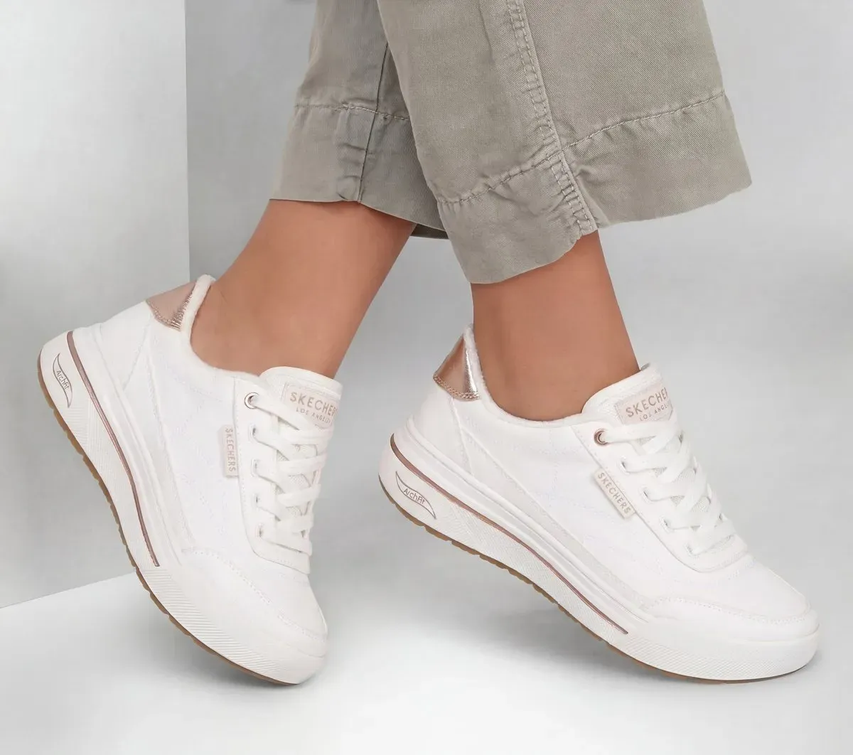 Skechers Arch Fit Arcade HI – Moving Along 51568548