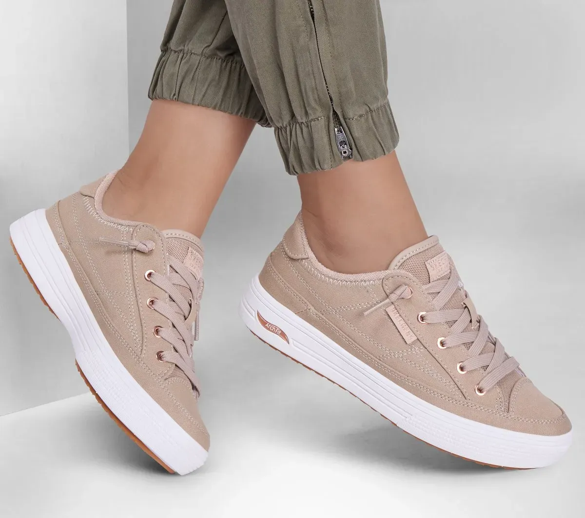 Skechers Arch Fit Arcade – Meet Ya There 94537739