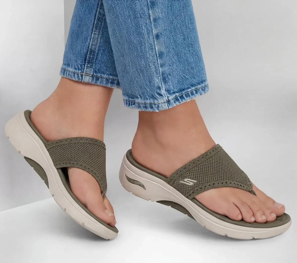 Skechers GO WALK Arch Fit 2.0 Sandal – Ashley 15243355