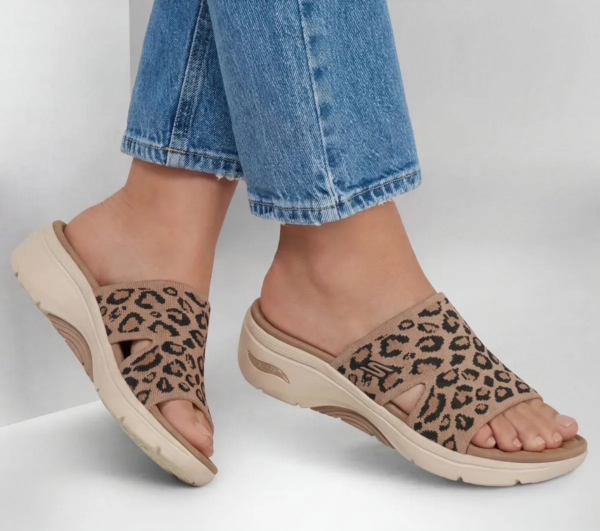 Skechers GO WALK Arch Fit 2.0 Sandal – Remi 34799479