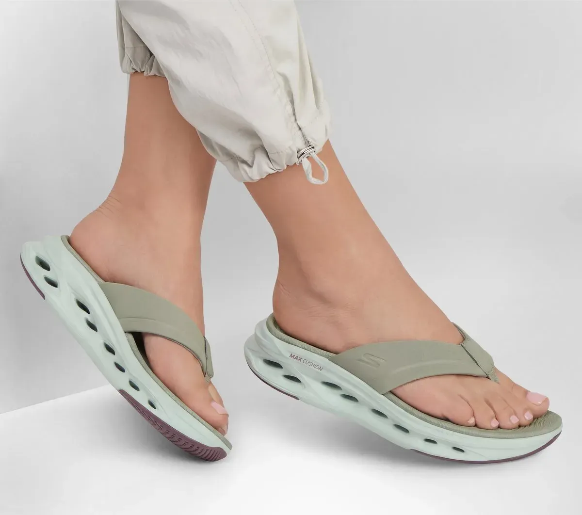Skechers Max Cushioning Glide-Step Sandal – Audra 42851726