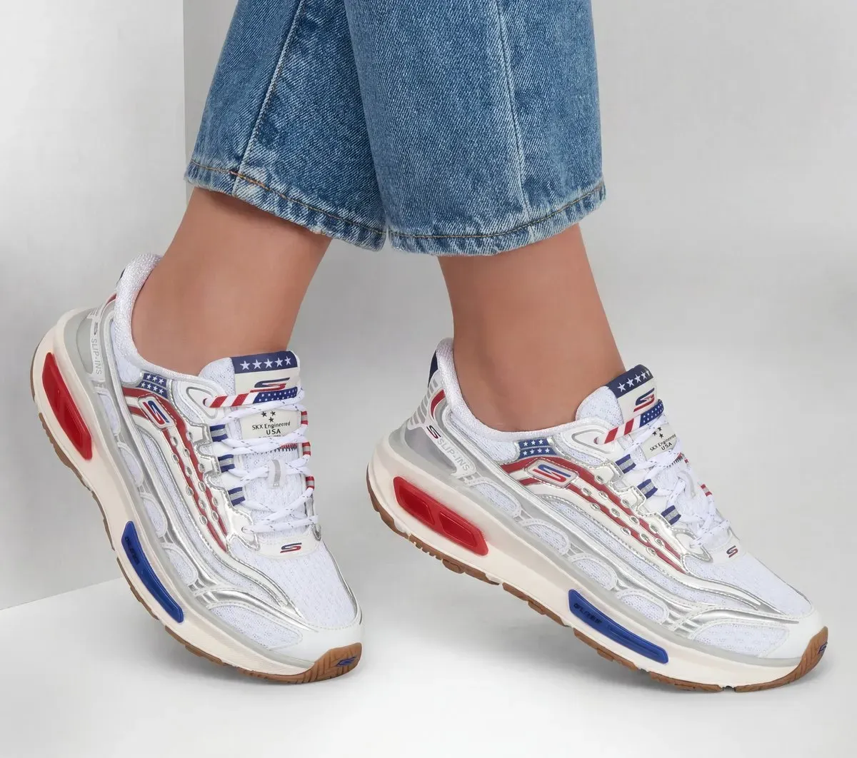 Skechers Slip-ins: Arch Fit D'Lites 330 – Star Line 43387217